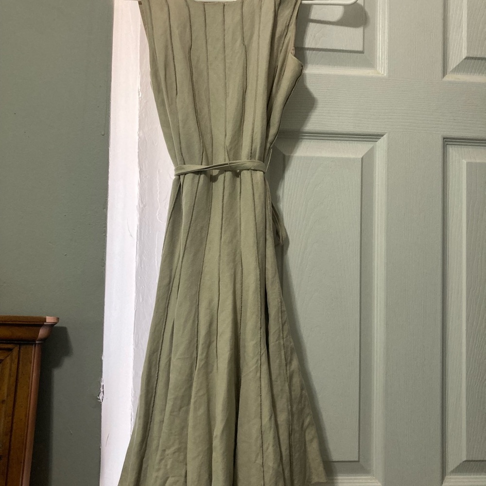 Size 2, fits small - Picture 2 of 5